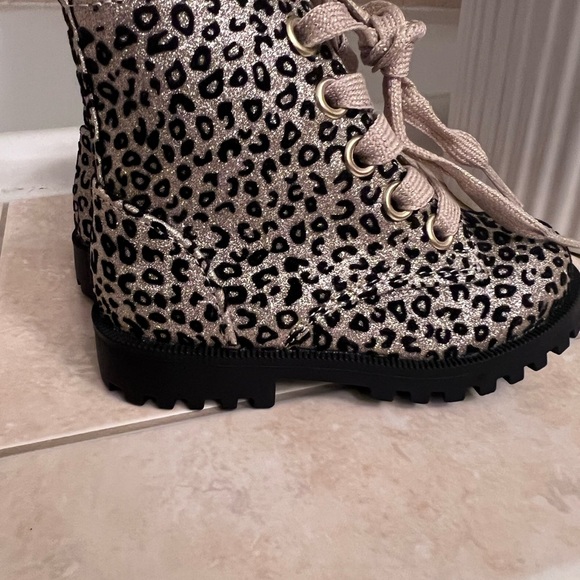 Black/gold leopard print boots - Picture 4 of 6